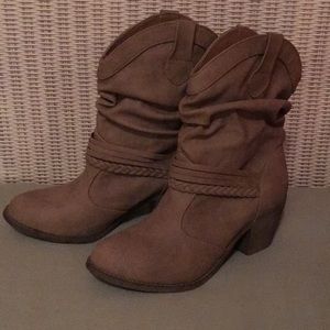 Women’s SO mid calf boots